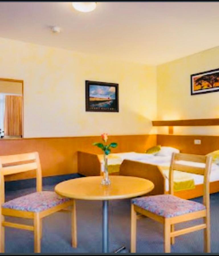 Mc Hotel Karlsruhe Esterno foto