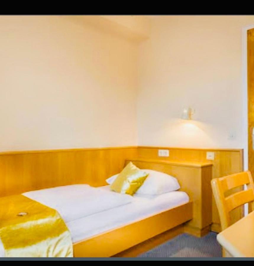 Mc Hotel Karlsruhe Esterno foto