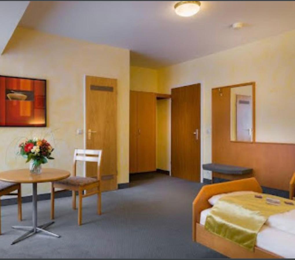 Mc Hotel Karlsruhe Esterno foto