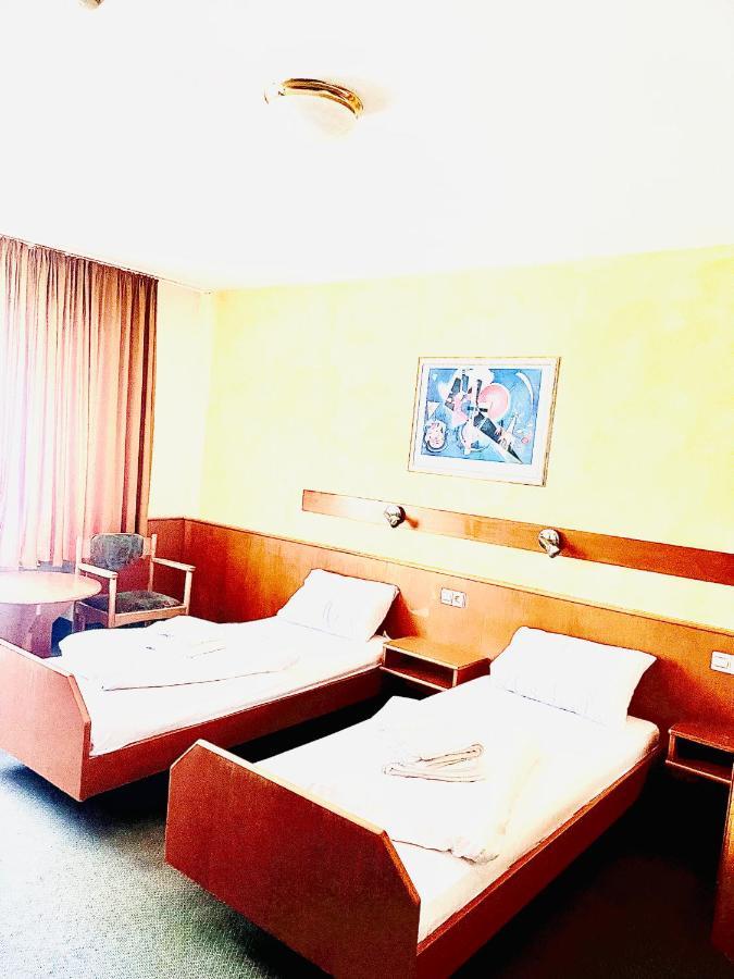 Mc Hotel Karlsruhe Esterno foto