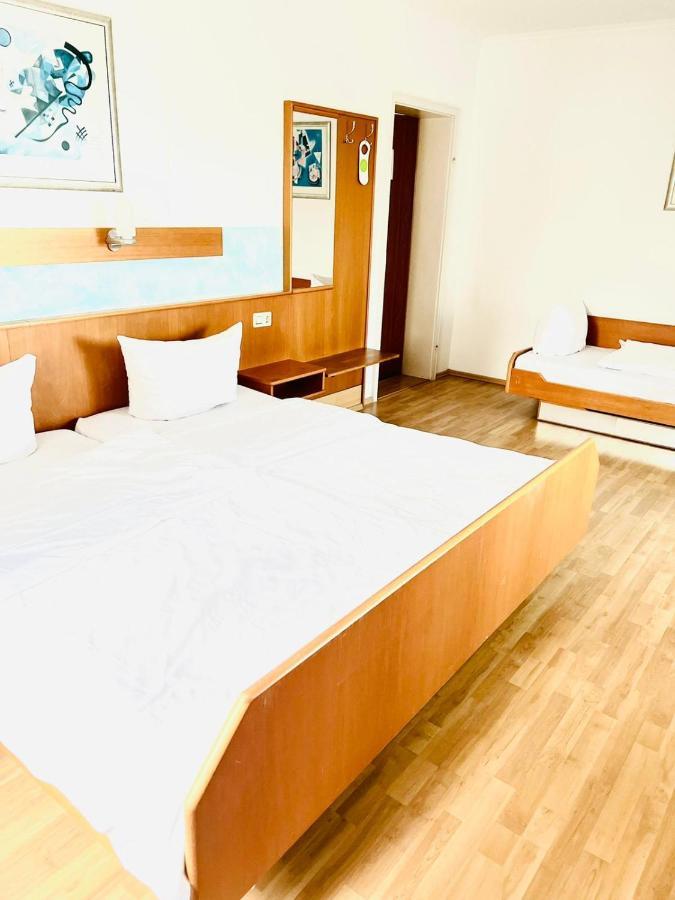 Mc Hotel Karlsruhe Esterno foto