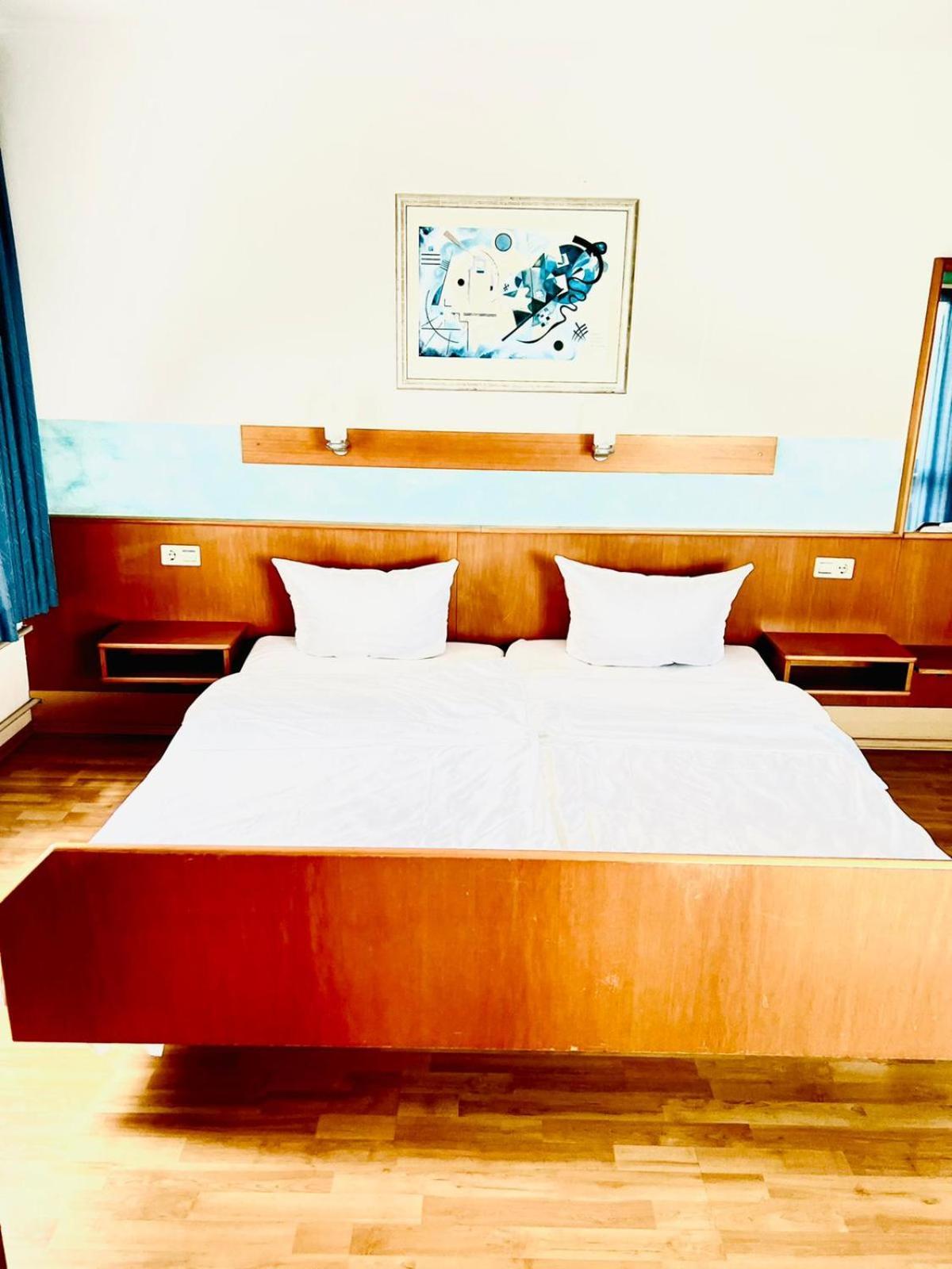 Mc Hotel Karlsruhe Esterno foto