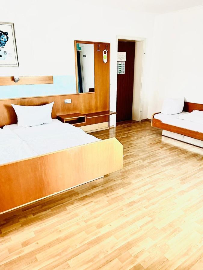 Mc Hotel Karlsruhe Esterno foto